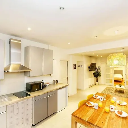 Daire Moderne Et Elegant A 5 - 4p *