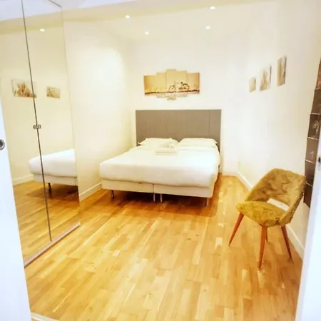 Daire Moderne Et Elegant A 5 - 4p Paris